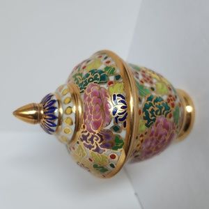 Vintage Oriental Covered Porcelain Jar with a lot of Gold Detailing